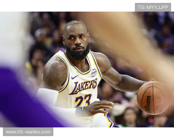 湖人核心状态回暖助球队连胜，詹姆斯再展领袖风采